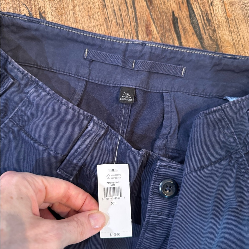 ✨ NEW w/tag ✨ Men’s Banana Republic Cargo Pants - size 33, dark blue - Picture 2 of 8
